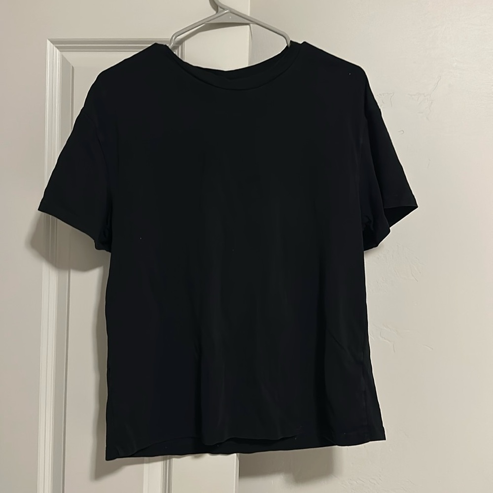 Plain black t shirt